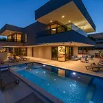Lucy - 1 Lemon -outdoor Pool , 2 Cherry-indoor Pool And 3 Plum-outdoor Pool