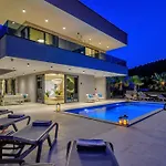 Lucy - 1 Lemon -outdoor Pool , 2 Cherry-indoor Pool And 3 Plum-outdoor Pool