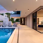 Lucy - 1 Lemon -outdoor Pool , 2 Cherry-indoor Pool And 3 Plum-outdoor Pool Villa Marina (Bossoglina)