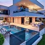 Villa Lucy - 1 Lemon -outdoor Pool , 2 Cherry-indoor Pool And 3 Plum-outdoor Pool Marina (Bossoglina)