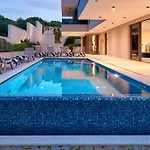 Lucy - 1 Lemon -outdoor Pool , 2 Cherry-indoor Pool And 3 Plum-outdoor Pool Marina (Bossoglina)