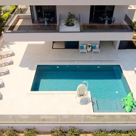 Lucy - 1 Lemon -outdoor Pool , 2 Cherry-indoor Pool And 3 Plum-outdoor Pool