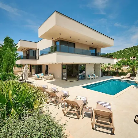 Lucy - 1 Lemon -outdoor Pool , 2 Cherry-indoor Pool And 3 Plum-outdoor Pool * Marina