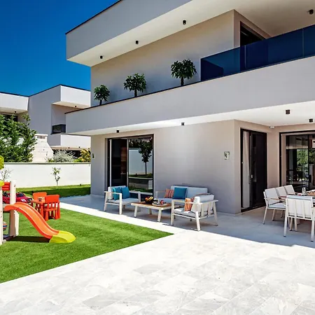 Villa Lucy - 1 Lemon -outdoor Pool , 2 Cherry-indoor Pool And 3 Plum-outdoor Pool Marina