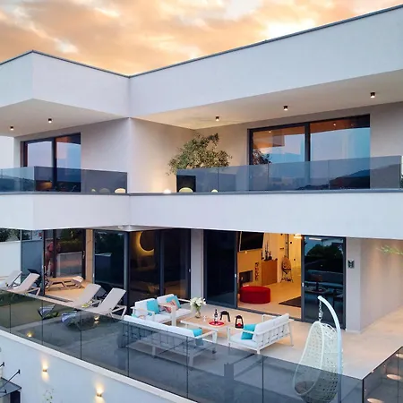 Lucy - 1 Lemon -outdoor Pool , 2 Cherry-indoor Pool And 3 Plum-outdoor Pool Marina