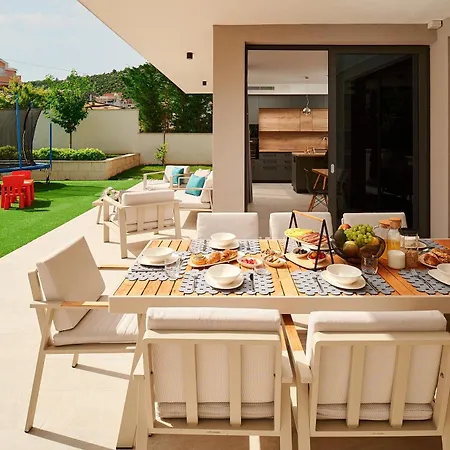 Villa Lucy - 1 Lemon -outdoor Pool , 2 Cherry-indoor Pool&3 Plum-outdoor Pool *