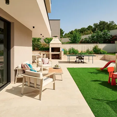 Lucy - 1 Lemon -outdoor Pool , 2 Cherry-indoor Pool And 3 Plum-outdoor Pool * Marina