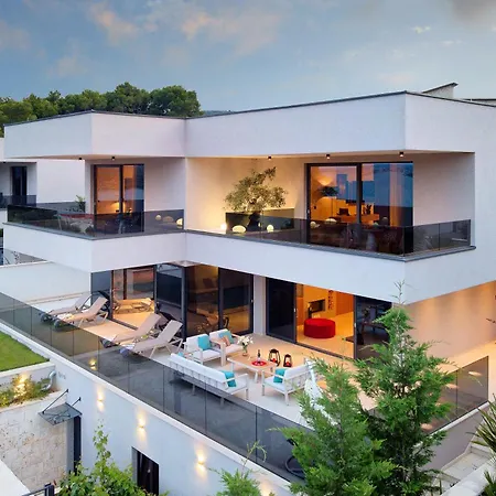 Lucy - 1 Lemon -outdoor Pool , 2 Cherry-indoor Pool And 3 Plum-outdoor Pool Villa Marina (Bossoglina)