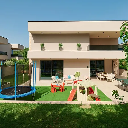 Lucy - 1 Lemon -outdoor Pool , 2 Cherry-indoor Pool And 3 Plum-outdoor Pool Villa
