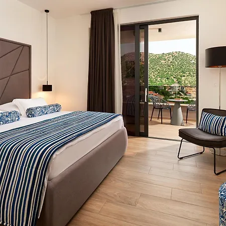 Villa Lucy - 1 Lemon -outdoor Pool , 2 Cherry-indoor Pool&3 Plum-outdoor Pool Marina