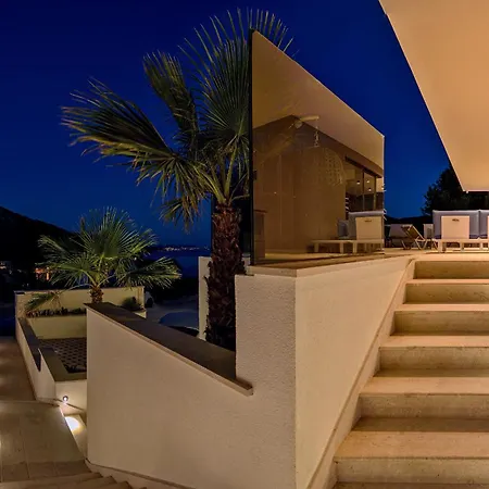 Villa Lucy - 1 Lemon -outdoor Pool , 2 Cherry-indoor Pool&3 Plum-outdoor Pool