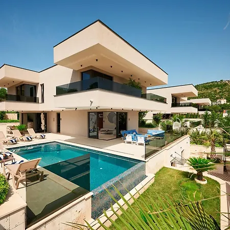 Lucy - 1 Lemon -outdoor Pool , 2 Cherry-indoor Pool And 3 Plum-outdoor Pool Marina (Bossoglina)