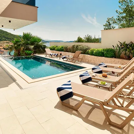 Lucy - 1 Lemon -outdoor Pool , 2 Cherry-indoor Pool&3 Plum-outdoor Pool Villa