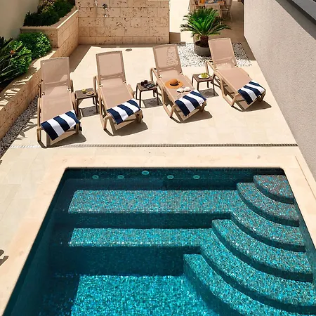 Lucy - 1 Lemon -outdoor Pool , 2 Cherry-indoor Pool&3 Plum-outdoor Pool