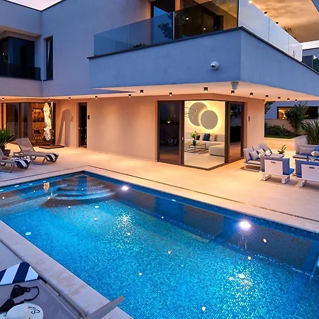 Lucy - 1 Lemon -outdoor Pool , 2 Cherry-indoor Pool&3 Plum-outdoor Pool Marina